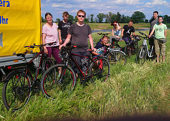 7 Auszubildenden und BvB-Teilnehmende starteten eine Radtour entlang der Elbe.