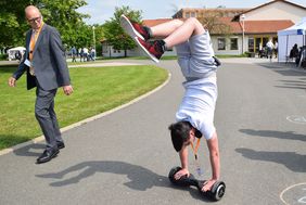 Die Jugendlichen zeigten ihr Können beim Hoverboard fahren.