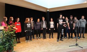 Jugendliche einer Geraer Theatergruppe hatten einen Auftritt beim Fachtag und stimmten in die Veranstaltung ein.