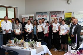 Team Hexagon von der Robert-Bosch-Schule aus Arnstadt überzeugte die Jury mit seinem Drei-Gänge-Menü und freute sich über Platz 1.