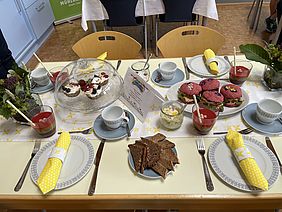 Der fertig gedeckte Tisch vom Team „Landberger Kochfreunde“. Foto: KOCHEN macht Schule gGmbH